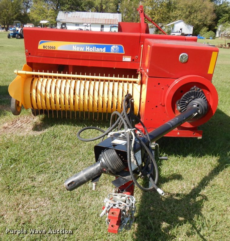 image for item FR9111 2015 New Holland BC5060  small square baler