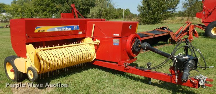 image for item FR9111 2015 New Holland BC5060  small square baler