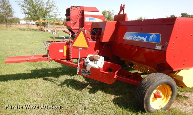 image for item FR9111 2015 New Holland BC5060  small square baler