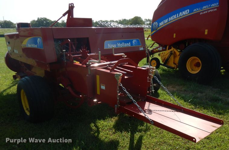 image for item FR9111 2015 New Holland BC5060  small square baler