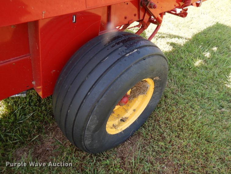 image for item FR9111 2015 New Holland BC5060  small square baler