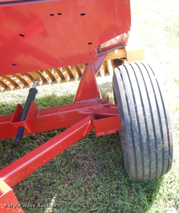 image for item FR9111 2015 New Holland BC5060  small square baler