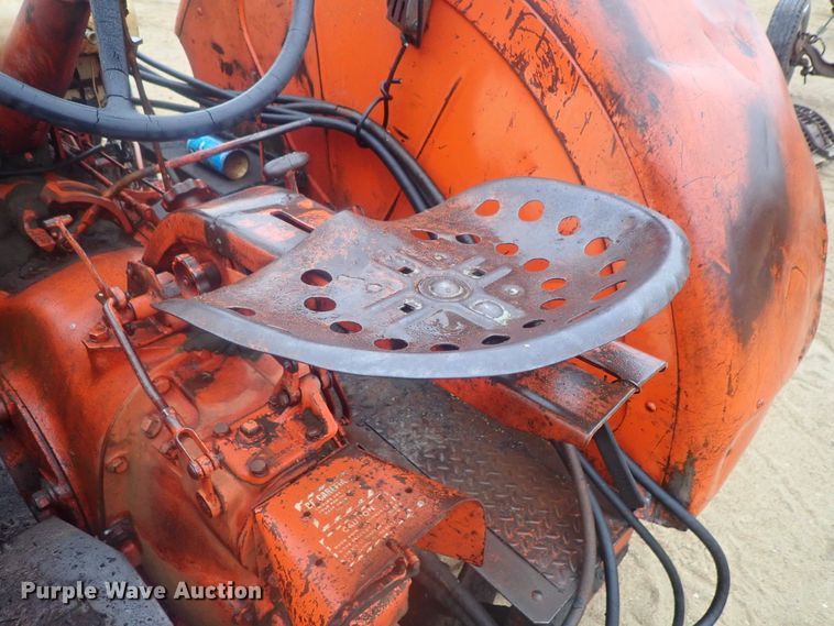 image for item GN9143 Case 900B  tractor