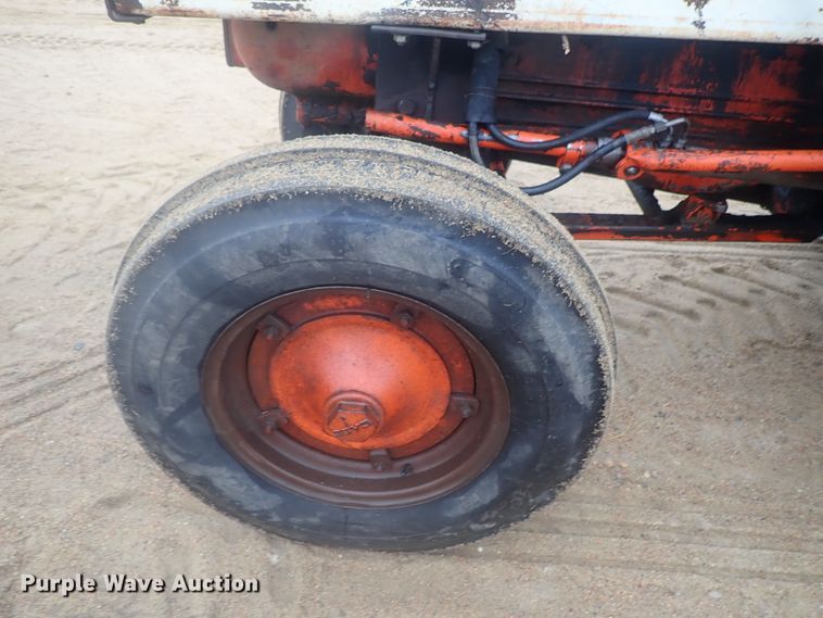 image for item GN9143 Case 900B  tractor