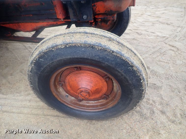 image for item GN9143 Case 900B  tractor