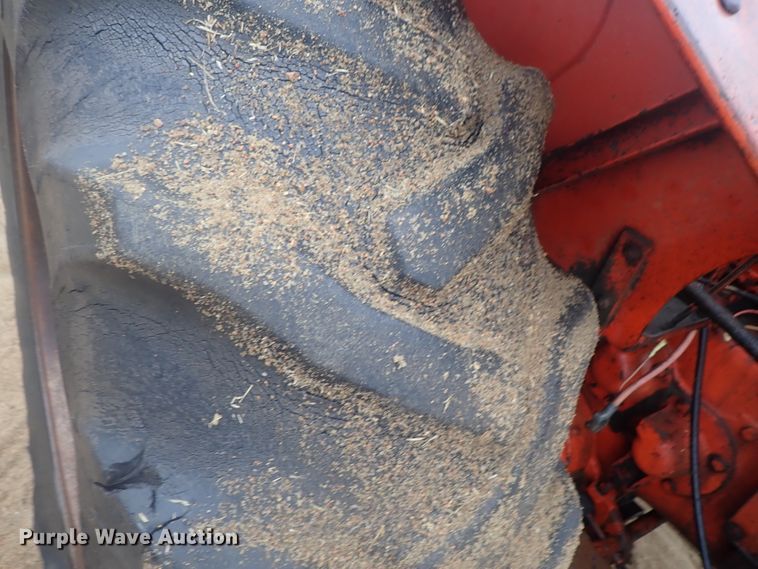 image for item GN9143 Case 900B  tractor