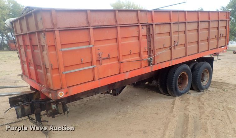 image for item GN9151 Steel grain bed on chassis