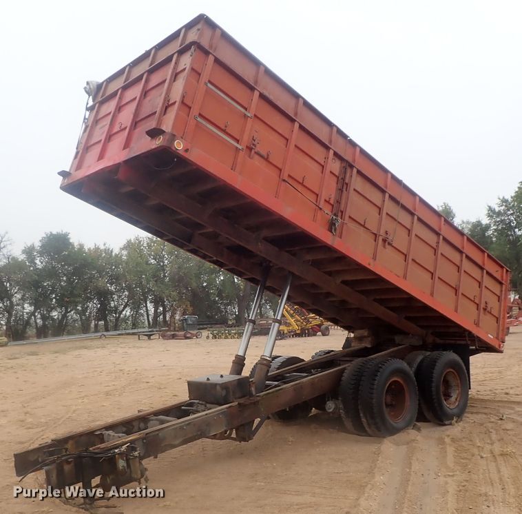 image for item GN9151 Steel grain bed on chassis