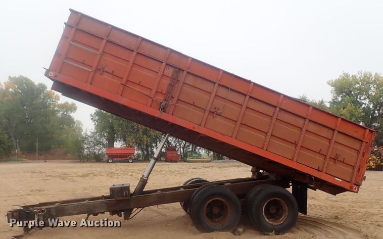 image for item GN9151 Steel grain bed on chassis