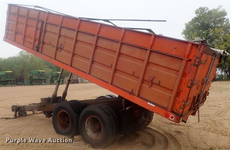 image for item GN9151 Steel grain bed on chassis