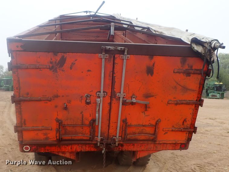 image for item GN9151 Steel grain bed on chassis