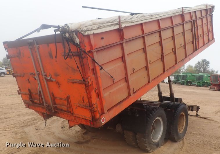 image for item GN9151 Steel grain bed on chassis