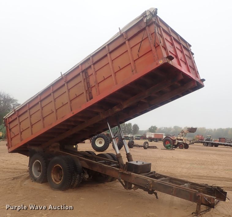 image for item GN9151 Steel grain bed on chassis