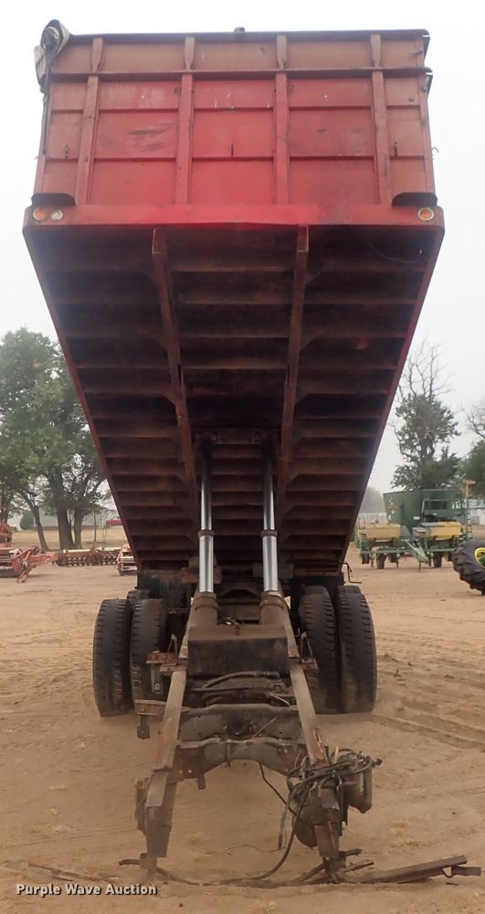 image for item GN9151 Steel grain bed on chassis