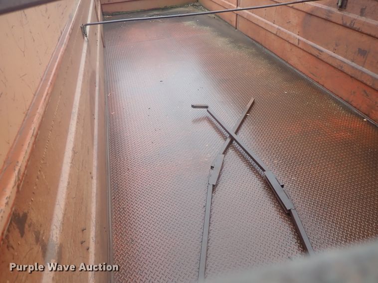 image for item GN9151 Steel grain bed on chassis