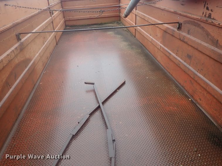 image for item GN9151 Steel grain bed on chassis