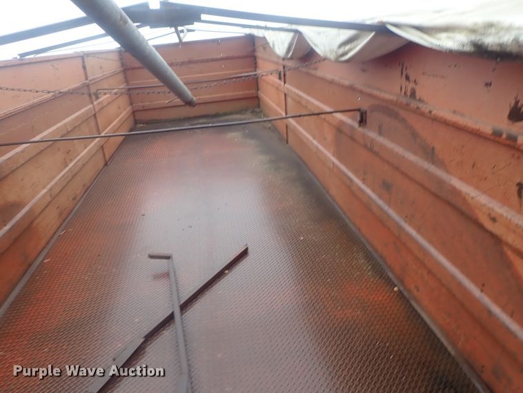 image for item GN9151 Steel grain bed on chassis