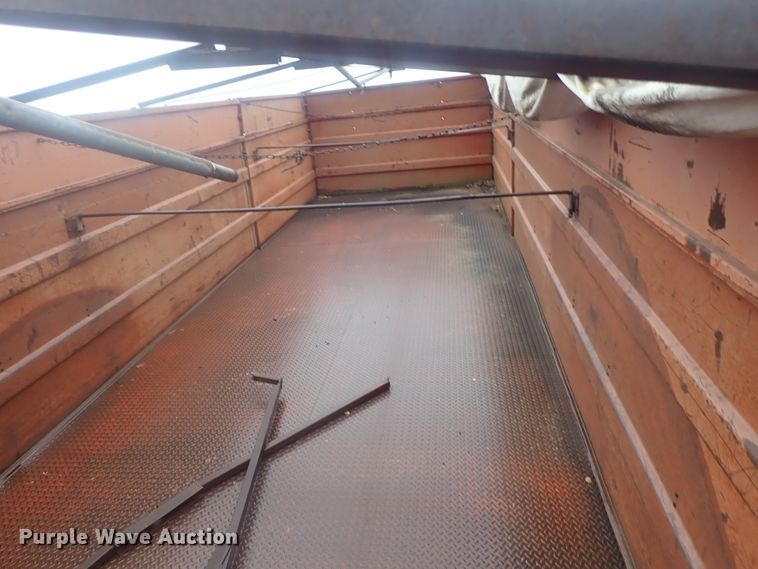 image for item GN9151 Steel grain bed on chassis