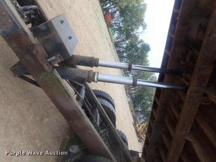 image for item GN9151 Steel grain bed on chassis