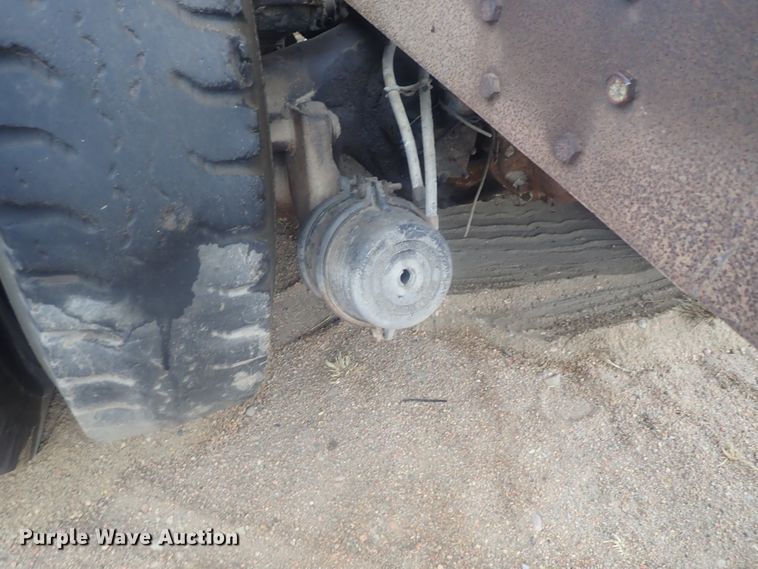 image for item GN9151 Steel grain bed on chassis