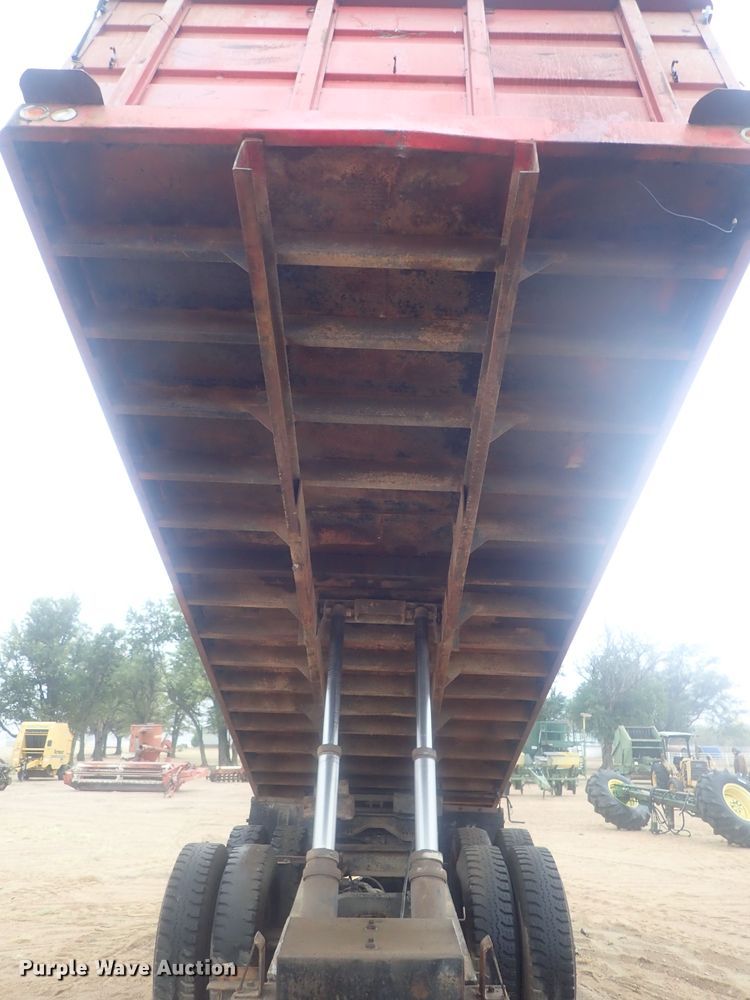 image for item GN9151 Steel grain bed on chassis