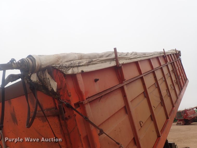 image for item GN9151 Steel grain bed on chassis