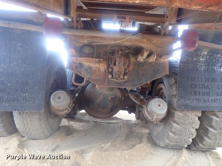 image for item GN9151 Steel grain bed on chassis