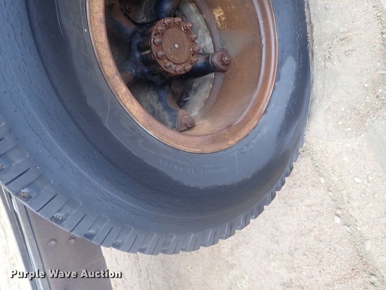 image for item GN9151 Steel grain bed on chassis