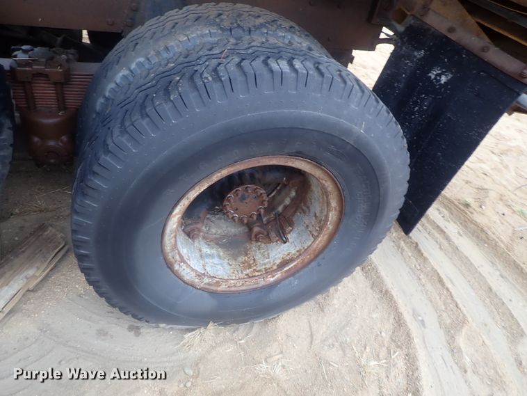 image for item GN9151 Steel grain bed on chassis