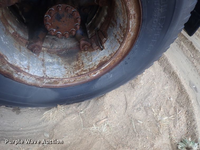 image for item GN9151 Steel grain bed on chassis