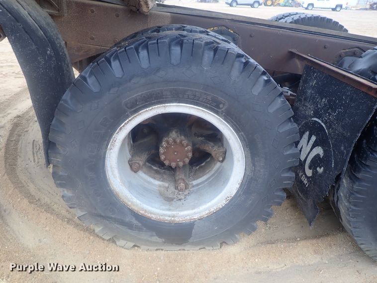 image for item GN9151 Steel grain bed on chassis