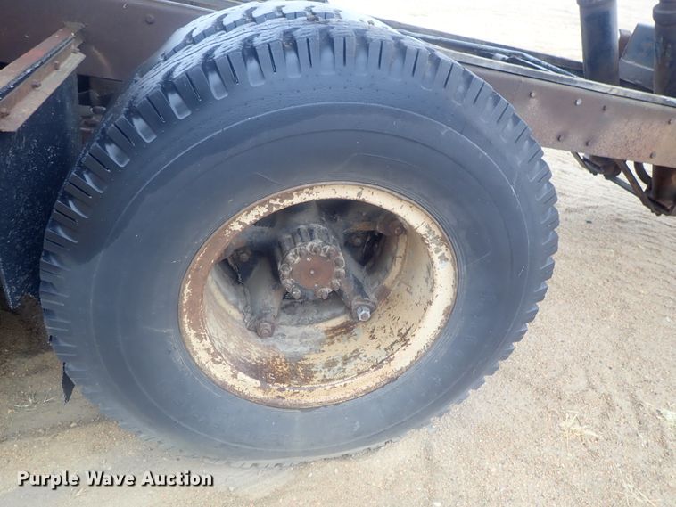 image for item GN9151 Steel grain bed on chassis