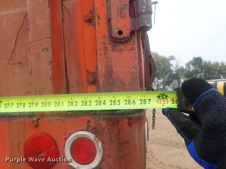 image for item GN9151 Steel grain bed on chassis