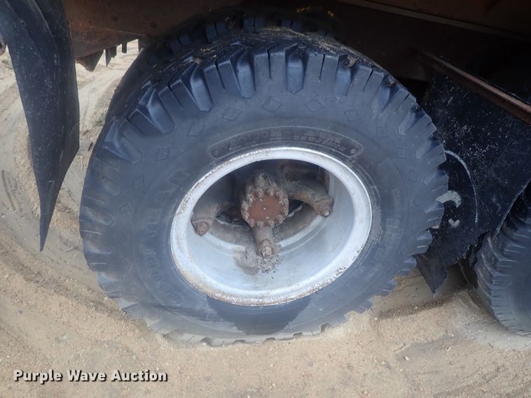 image for item GN9151 Steel grain bed on chassis