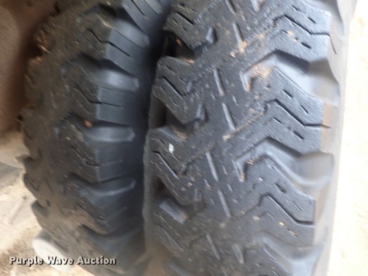 image for item GN9151 Steel grain bed on chassis