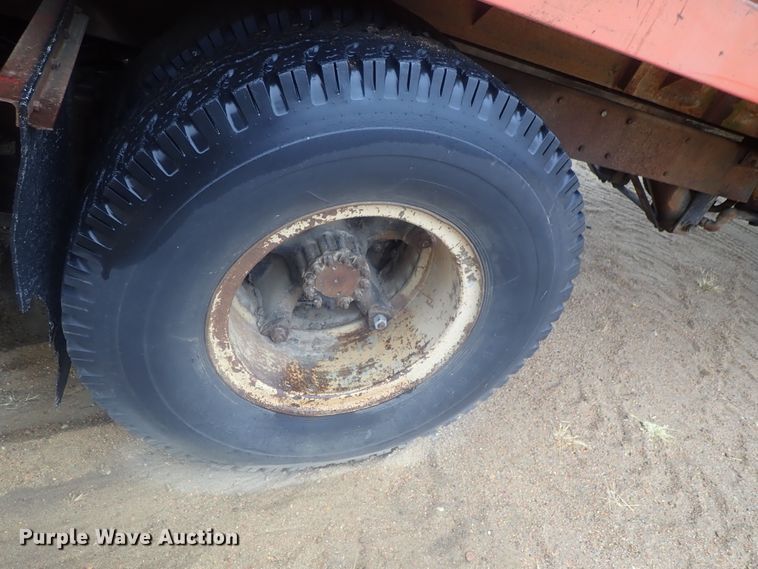 image for item GN9151 Steel grain bed on chassis