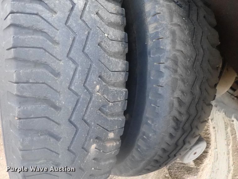 image for item GN9151 Steel grain bed on chassis