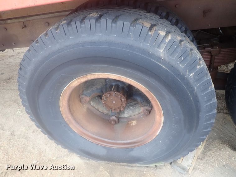 image for item GN9151 Steel grain bed on chassis