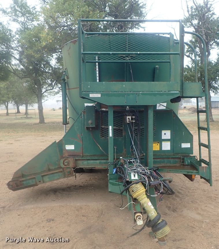 image for item GN9171 Art's Way SupRaMix 1500 Ration feed mixer