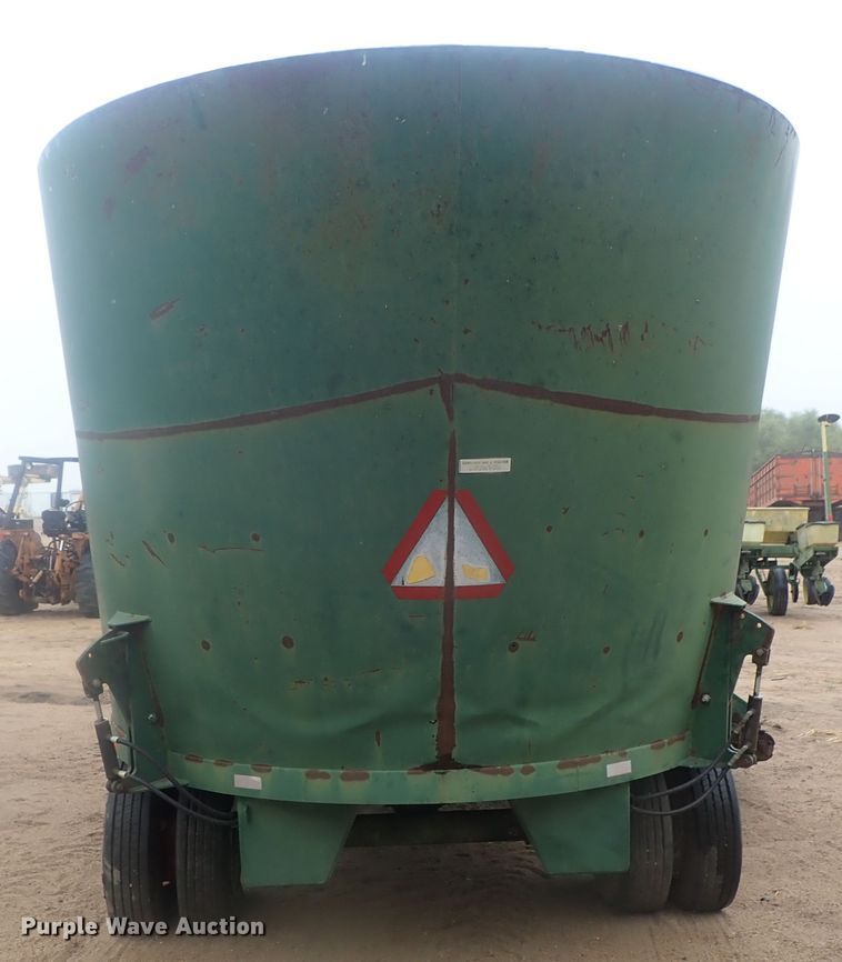 image for item GN9171 Art's Way SupRaMix 1500 Ration feed mixer