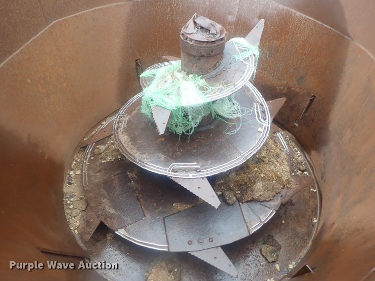 image for item GN9171 Art's Way SupRaMix 1500 Ration feed mixer