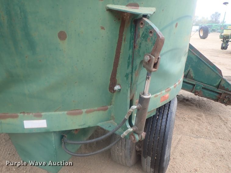 image for item GN9171 Art's Way SupRaMix 1500 Ration feed mixer