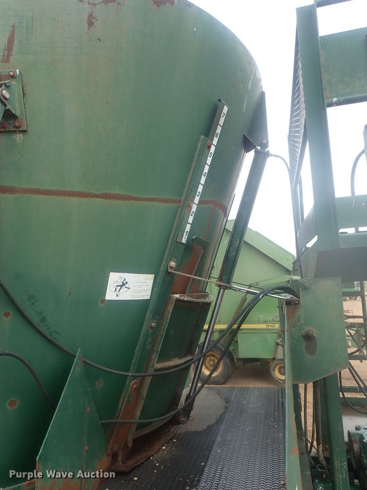 image for item GN9171 Art's Way SupRaMix 1500 Ration feed mixer