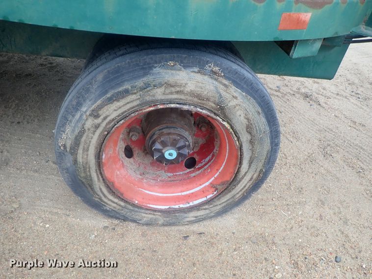 image for item GN9171 Art's Way SupRaMix 1500 Ration feed mixer