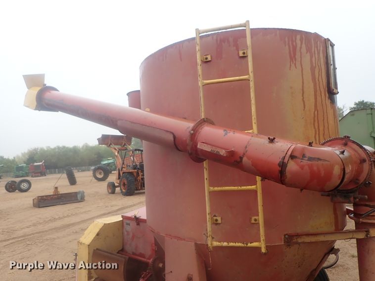 image for item GN9175 Papec 870 feed mixer/grinder