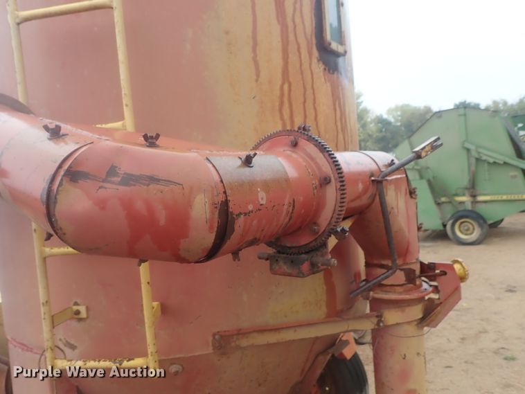 image for item GN9175 Papec 870 feed mixer/grinder