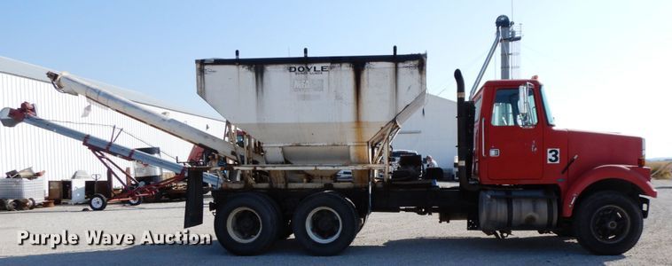 image for item HJ9735 1987 White WCM  fertilizer delivery truck