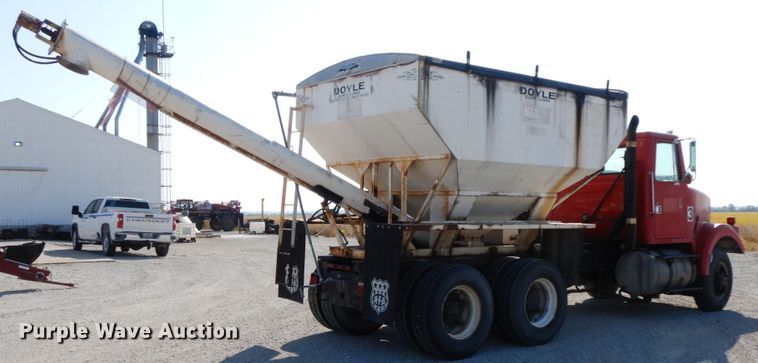 image for item HJ9735 1987 White WCM  fertilizer delivery truck