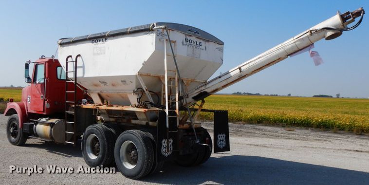image for item HJ9735 1987 White WCM  fertilizer delivery truck