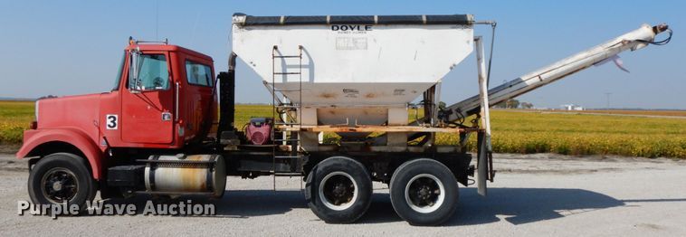 image for item HJ9735 1987 White WCM  fertilizer delivery truck